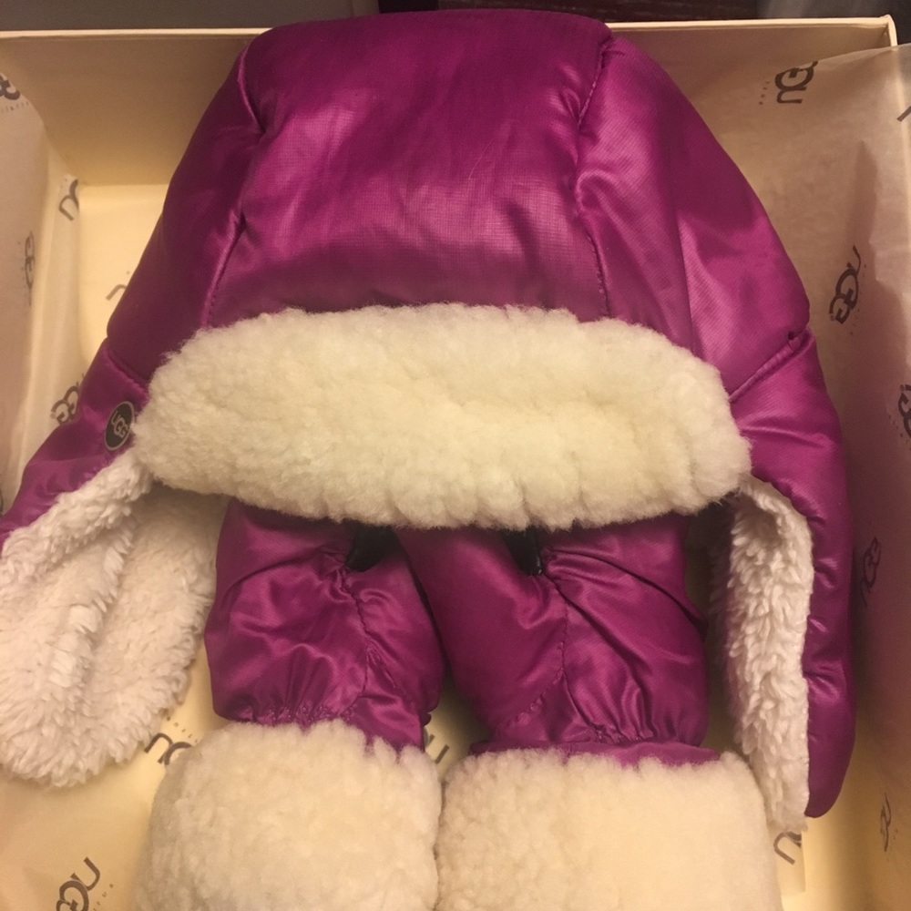 Girls Ugg hat and mittens